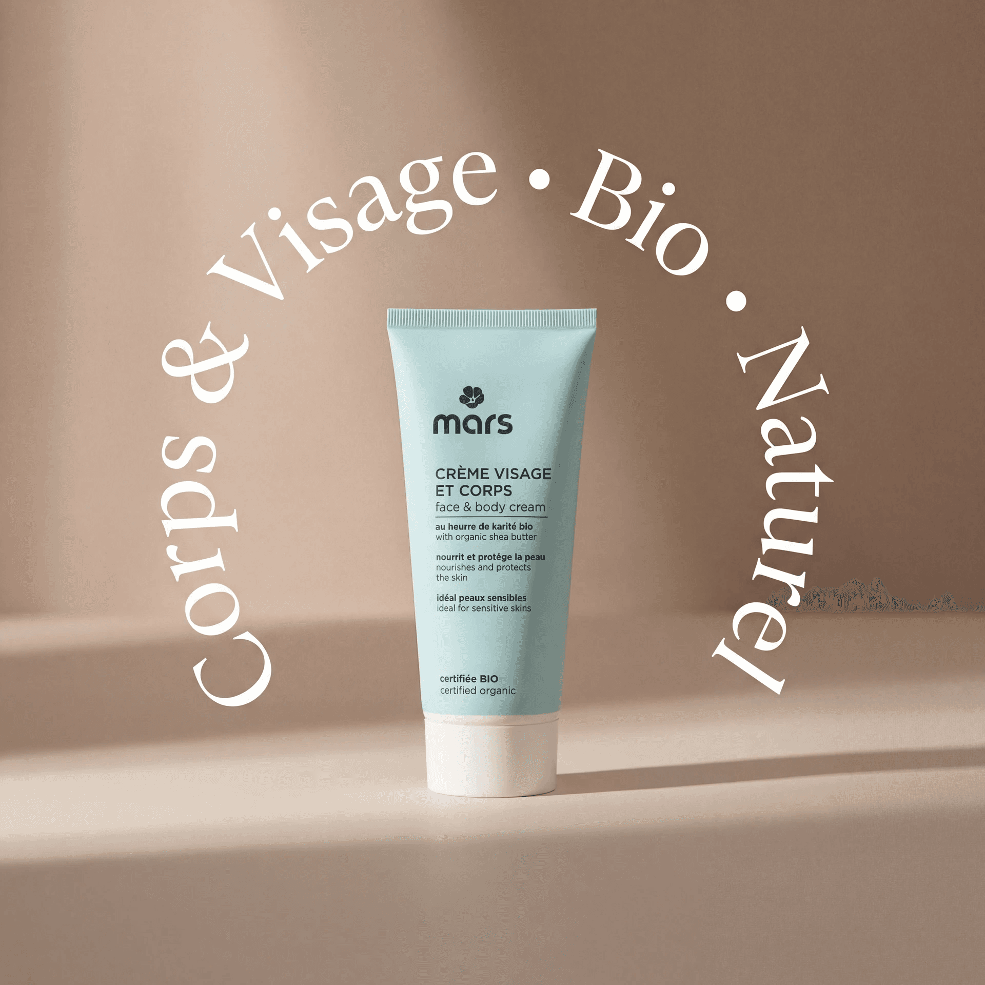 Packshot boisson artisanale créé par IA - bouteille avec décor professionnel